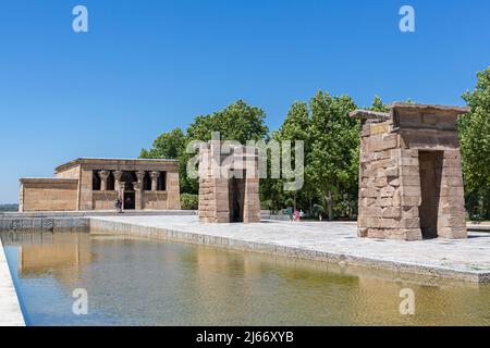 Il Tempio di Debod è un antico edificio egiziano attualmente situato nella città spagnola di Madrid, Spagna Foto Stock