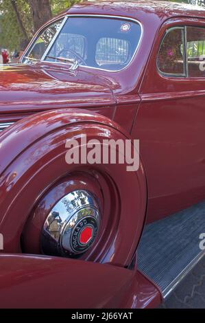 08 17 2007 vintage Red car Oldsmobile in auto rally Mumbai, Fort Horniman cerchio, Maharashtra India. Foto Stock