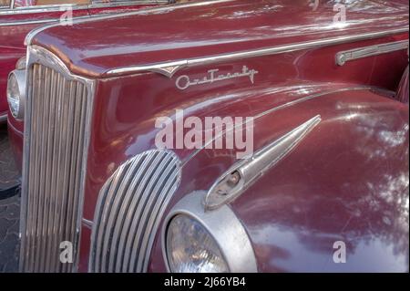 08 17 2007 vintage Red car Oldsmobile in auto rally Mumbai, Fort Horniman cerchio, Maharashtra India. Foto Stock