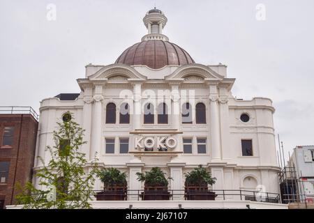 Londra, Regno Unito. 28th Apr 2022. Vista esterna di KOKO a Camden. L'iconico locale per concerti e club è previsto per la riapertura il 29th aprile dopo un'estesa ristrutturazione. La struttura è chiusa nel 2019 per lavori di ristrutturazione, ma nel gennaio 2020 è scoppiato un incendio che ha ritardato i lavori. (Credit Image: © Vuk Valcic/SOPA Images via ZUMA Press Wire) Foto Stock