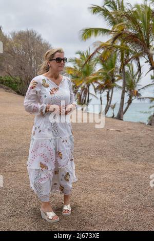 La contessa di Wessex durante una visita al Pigeon Island National Landmark, una riserva di 44 acri che si trova al largo della costa nord-occidentale di Santa Lucia vicino a Gros Islet e che è proclamato uno dei monumenti più importanti della storia di Santa Lucia, Mentre continua la sua visita ai Caraibi con suo marito Conte di Wessex, per celebrare il Giubileo del platino della Regina. Data foto: Giovedì 28 aprile 2022. Foto Stock