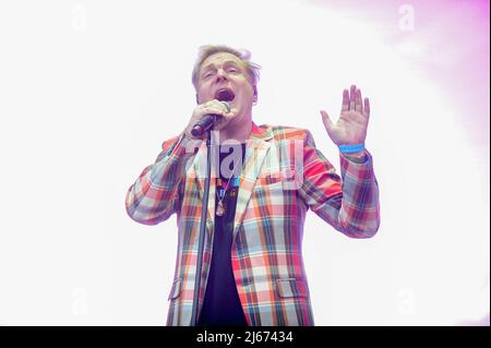 Leeds, Regno Unito. 22nd giugno 2019. Andy Bell, cantante di Erasure, suona dal vivo al Lets Rock Leeds 80s Festival. (Foto di Robin Burns/SOPA Images/Sipa USA) Credit: Sipa USA/Alamy Live News Foto Stock