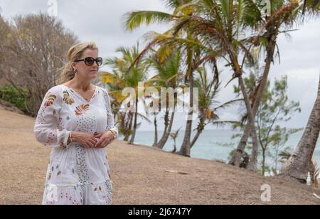 La contessa di Wessex durante una visita al Pigeon Island National Landmark, una riserva di 44 acri che si trova al largo della costa nord-occidentale di Santa Lucia vicino a Gros Islet e che è proclamato uno dei monumenti più importanti della storia di Santa Lucia, Mentre continua la sua visita ai Caraibi con suo marito Conte di Wessex, per celebrare il Giubileo del platino della Regina. Data foto: Giovedì 28 aprile 2022. Foto Stock