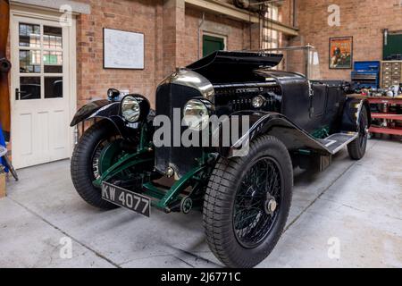 1928 Bentley’KW 4077’ in mostra allo Scramble di aprile che si è tenuto presso il Bicester Heritage Centre il 23rd aprile Foto Stock