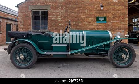 1926 Bentley 3-litri “Red Label” Speed Model Tourer ‘YO 6757’ in mostra al Scramble di aprile che si tiene presso il Bicester Heritage Centre il 23rd aprile Foto Stock