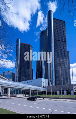 Esterno, il Renaissance Center (o GM Renaissance Center e soprannominato RenCen), un gruppo di sette grattacieli nel centro di Detroit, Michigan, USA Foto Stock