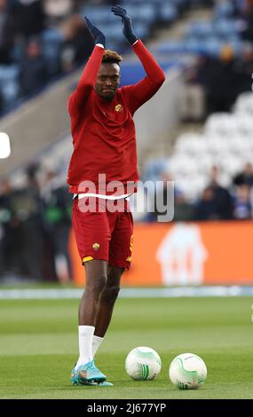 Leicester, Regno Unito. 28th aprile 2022. Tammy Abraham di AS Roma durante la partita della UEFA Europa Conference League al King Power Stadium di Leicester. Il credito dell'immagine dovrebbe leggere: Darren Staples / Sportimage Credit: Sportimage/Alamy Live News Foto Stock