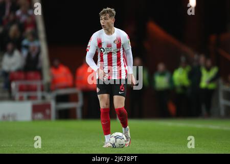 SUNDERLAND, REGNO UNITO. APR 26th Callum Doyle di Sunderland durante la partita della Sky Bet League 1 tra Sunderland e Rotherham Uniti allo Stadio della luce, Sunderland martedì 26th aprile 2022. (Credit: Mark Fletcher | MI News) Foto Stock