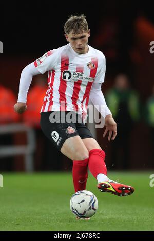 SUNDERLAND, REGNO UNITO. APR 26th Callum Doyle di Sunderland durante la partita della Sky Bet League 1 tra Sunderland e Rotherham Uniti allo Stadio della luce, Sunderland martedì 26th aprile 2022. (Credit: Mark Fletcher | MI News) Foto Stock