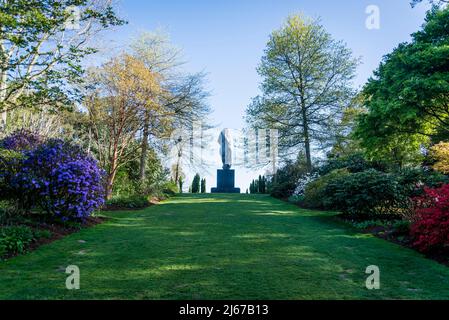 Scultura in acqua, 2012, di NIC Fiddian-Green in cima a Battleston Hill, Wisley Garden, Surrey, Inghilterra, Regno Unito Foto Stock