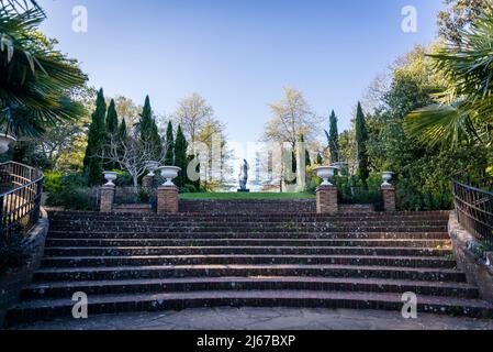 Scultura in acqua, 2012, di NIC Fiddian-Green in cima a Battleston Hill, Wisley Garden, Surrey, Inghilterra, Regno Unito Foto Stock