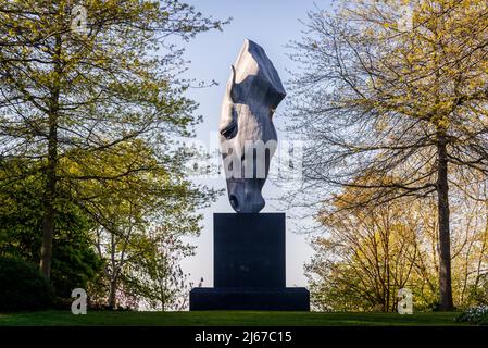 Scultura in acqua, 2012, di NIC Fiddian-Green in cima a Battleston Hill, Wisley Garden, Surrey, Inghilterra, Regno Unito Foto Stock