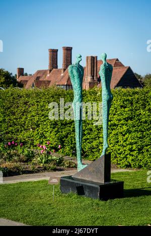 Scultura di equilibrio di Michael Speller a Wisley Garden, Surrey, UK Foto Stock