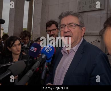 Jean-Luc Melénchon , arrive pour visiter l'exposition Collective intitulée 'Reconquérir la terre' au musée du Palais de Tokyo à Paris . Foto Stock