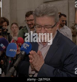 Jean-Luc Melénchon , arrive pour visiter l'exposition Collective intitulée 'Reconquérir la terre' au musée du Palais de Tokyo à Paris . Foto Stock