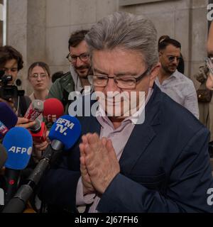 Jean-Luc Melénchon , arrive pour visiter l'exposition Collective intitulée 'Reconquérir la terre' au musée du Palais de Tokyo à Paris . Foto Stock