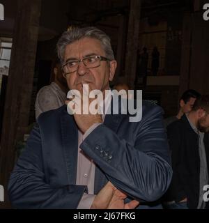 Jean-Luc Melénchon , arrive pour visiter l'exposition Collective intitulée 'Reconquérir la terre' au musée du Palais de Tokyo à Paris . Foto Stock