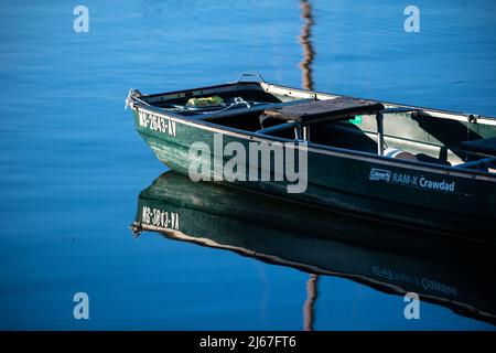 Quissett Harbour immagini, immagini e foto d'archivio Quissett Harbour su Cape Cod, Massachusetts in early morning Sun. Barche a vela ormeggiate a Quissett Harbo Foto Stock