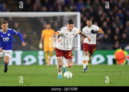 LEICESTER, REGNO UNITO. APRILE 28th Nicolo Zaniolo di AS Roma in azione durante la semifinale 1st della UEFA Europa Conference League tra Leicester City e AS Roma al King Power Stadium di Leicester giovedì 28th aprile 2022. (Credit: Jon Hobley | MI News) Foto Stock