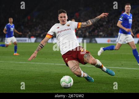 LEICESTER, REGNO UNITO. APRILE 28th Nicolo Zaniolo di AS Roma in azione durante la semifinale 1st della UEFA Europa Conference League tra Leicester City e AS Roma al King Power Stadium di Leicester giovedì 28th aprile 2022. (Credit: Jon Hobley | MI News) Foto Stock