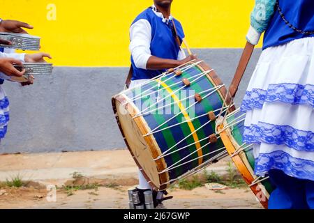 Minas Gerais, Brasile - 04 agosto 2019: Dettaglio degli strumenti a percussione caratteristici della festa del rosario Foto Stock