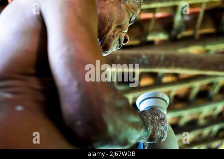 L'arte della ceramica creazione a Maragogipinho, Aratuipe, Bahia, Brasile. Il più grande centro di ceramica in latino Foto Stock