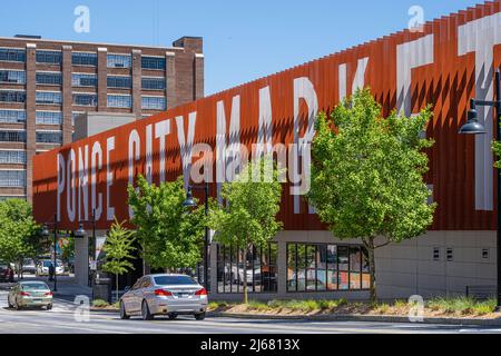 Ponce City Market, un famoso centro di riqualificazione ad uso misto con negozi, ristoranti, uffici commerciali e residenze private ad Atlanta, Georgia. Foto Stock