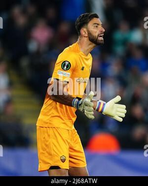 Il portiere Rom Rui Patricio durante la semifinale della UEFA Europa Conference League, partita di prima tappa al King Power Stadium di Leicester. Data foto: Giovedì 28 aprile 2022. Foto Stock