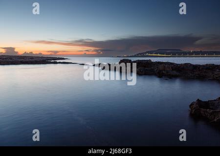 Una sequenza di immagini dell'alba a Qawra St Paul's Bay, Malta Foto Stock