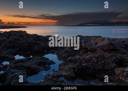 Una sequenza di immagini dell'alba a Qawra St Paul's Bay, Malta Foto Stock