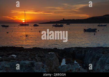 Una sequenza di immagini dell'alba a Qawra St Paul's Bay, Malta Foto Stock