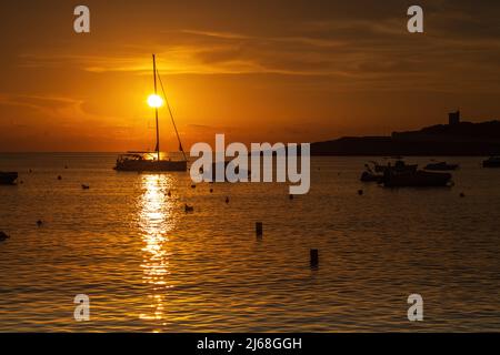 Una sequenza di immagini dell'alba a Qawra St Paul's Bay, Malta Foto Stock