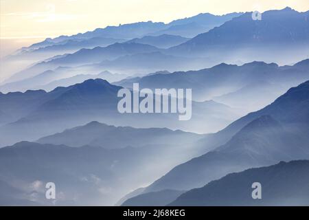 Chinas West henan funiu bellezza come la pittura di paesaggio al mattino Foto Stock