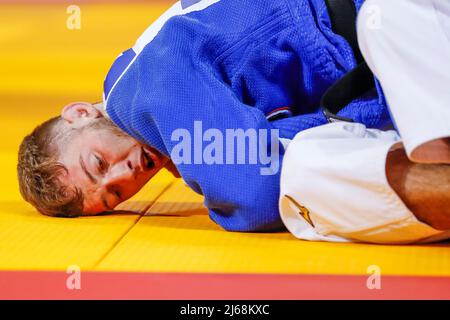 Sofia, Bulgaria. 29th Apr 2022. SOFIA, BULGARIA - APRILE 29: Daniel Leutgeb d'Austria nella partita contro Mihrac Akkus di Turchia nel -60kg al Campionato europeo di Judo Seniors Sofia 2022 il 29 Aprile 2022 a Sofia, Bulgaria (Foto di Nikola Krstic/Orange Pictures) Credit: Orange Pics BV/Alamy Live News Foto Stock