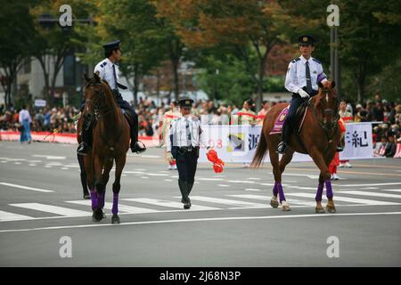 Kyoto, Giappone - 22 ottobre 2007: Il punto di vista della polizia montata tenere ordine al Festival Jidai autunno. Kyoto. Giappone Foto Stock