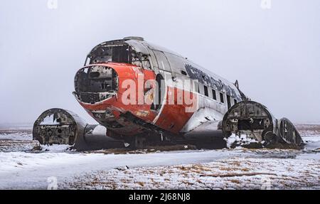 1969 verunglückte Douglas DC-3 (C-47J) in Þórshöfn, isola di Nordost - Crash Douglas DC-3 (C-47J) Foto Stock