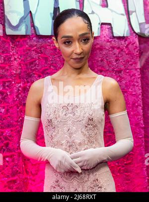 28 aprile 2022, New York, New York, Stati Uniti: L'attrice Ruth neGGGa vestito da Louis Vuitton frequenta la 'Macbeth' notte di apertura di Broadway al Longacre Theatre (immagine di credito: © Lev Radin/Pacific Press via ZUMA Press Wire) Foto Stock