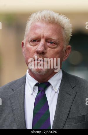Boris Becker, tre volte campione di Wimbledon, arriva per la condanna al tribunale della corona di Southwark, a Londra, dopo che è stato giudicato colpevole di quattro accuse ai sensi della legge sull'insolvenza durante il suo processo fallimentare. Data foto: Venerdì 29 aprile 2022. Foto Stock