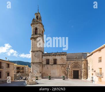 Piazza della Chiesa di nostra Signora dell'Assunzione di Biar, provincia di Alicante, Comunità Autonoma Valenciana, Spagna Foto Stock