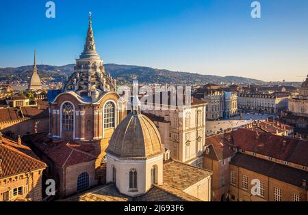 Vista dal Campanile del Duomo, sulla cupola della Cappella della Sacra Sindone, Torino, Piemonte, Italia Foto Stock
