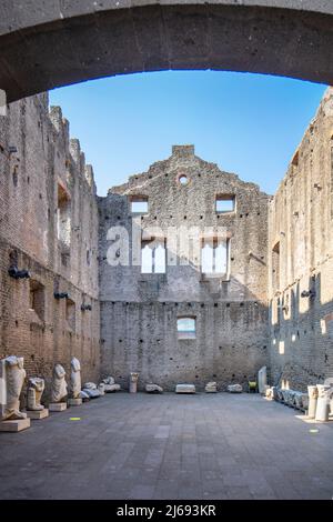 Mausoleo di Cecilia Metella, Parco Archeologico Appia Antica, Via Appia, Roma, Lazio, Italia Foto Stock