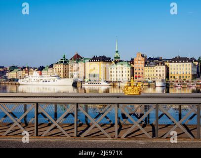 Corona dorata su Skeppsholmsbron, Stoccolma, Stockholm County, Svezia, Scandinavia Foto Stock