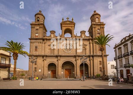 Vista della Cattedrale di Santa Ana, Plaza de Santa Ana, Las Palmas de Gran Canaria, Gran Canaria, Isole Canarie, Spagna, Atlantico, Europa Foto Stock