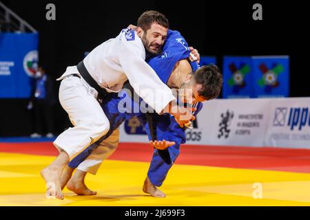 Sofia, Bulgaria. 29th Apr 2022. SOFIA, BULGARIA - APRILE 29: Tornike Tsjakadoea dei Paesi Bassi nella partita contro Lukhumi Chkhvimiani della Georgia nel -60kg al Campionato europeo di Judo Seniors Sofia 2022 il 29 Aprile 2022 a Sofia, Bulgaria (Foto di Nikola Krstic/Orange Pictures) Credit: Orange Pics BV/Alamy Live News Foto Stock