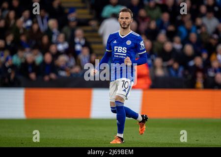 Leicester, Regno Unito. 28th Apr 2022. LEICESTER, INGHILTERRA - APRILE 28: James Maddison durante la semifinale della UEFA Conference League, tappa uno tra Leicester City e AS Roma al King Power Stadium il 28 aprile 2022 a Leicester, Regno Unito. (Foto di Sebastian Frej) Credit: Sebo47/Alamy Live News Foto Stock