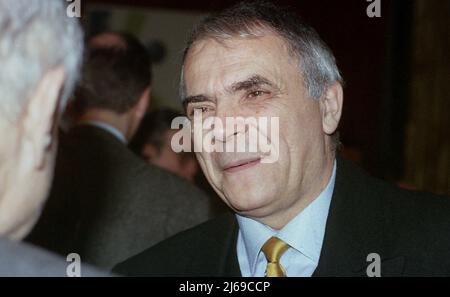 Critico letterario rumeno Nicolae Manolescu, circa 1996 Foto Stock