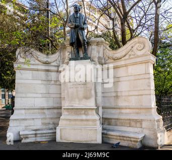 Monumento all'ingegnere vittoriano Isambard Kingdom Brunel on the Embankment by the River Thames in London UK Foto Stock