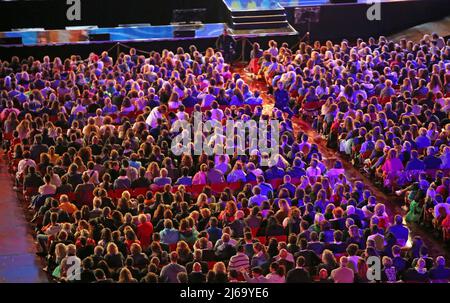 Verona, VR, Italia - 5 giugno 2017: Concerto dal vivo in Arena con molte persone con molti artisti Foto Stock