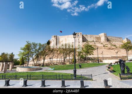 Il castello di Gaziantep, Gaziantep Kalesi nel centro storico di Gaziantep, Turchia, è un punto di riferimento storico popolare per i turisti. Foto Stock