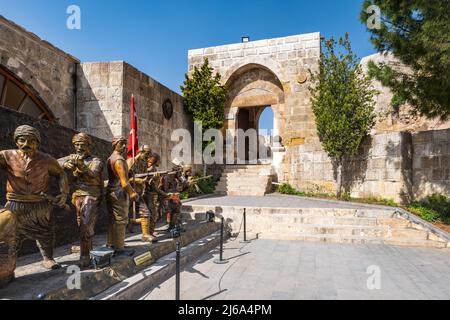 Il castello di Gaziantep, Gaziantep Kalesi nel centro storico di Gaziantep, Turchia, è un punto di riferimento storico popolare per i turisti. Foto Stock